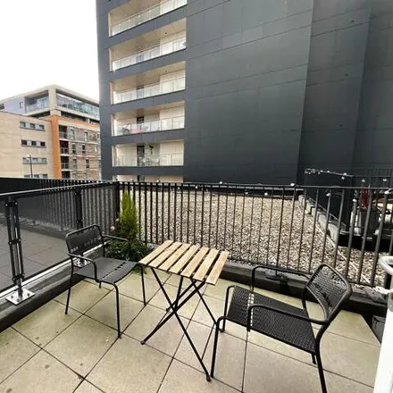 Image 3 - X1 The Gateway, Elmira Way, Salford, M5 3NW, United Kingdom - Apartment for sale