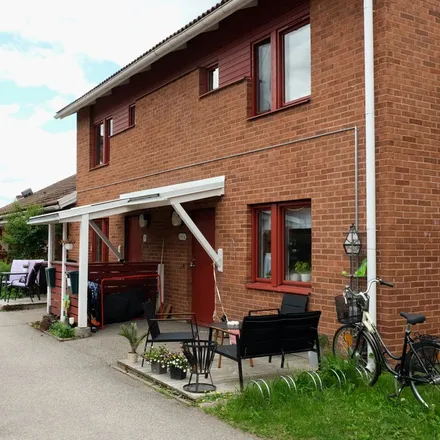 Rent this 4 bed apartment on Öby in Valbovägen, 818 30 Valbo