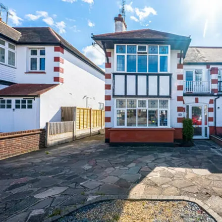 Buy this 3 bed duplex on Marine Parade in Thames Drive, Leigh on Sea