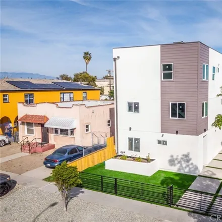 Rent this 4 bed townhouse on 1808 Carmona Avenue in Los Angeles, CA 90019