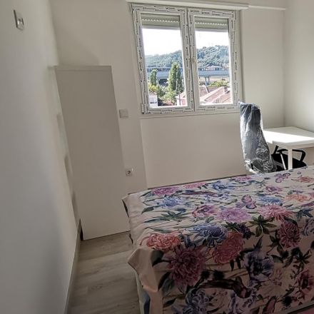 Rent this 3 bed room on Rua Camilo Castelo Branco in 2675-309 Odivelas, Portugal