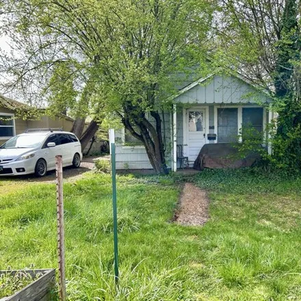 Buy this 1 bed house on 557 Southeast I Street in Grants Pass, OR 97526
