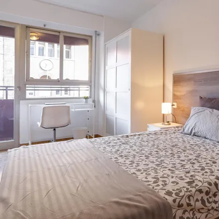 Rent this 5 bed room on Carrer de Sagunt in 203, 46009 Valencia