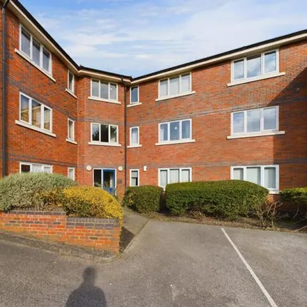 Image 2 - High Gates Lodge, High Gates Close, Whitecross, Warrington, WA5 0BY, United Kingdom - Apartment for rent