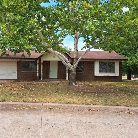 Buy this 3 bed house on 901 Boykin Drive in Midwest City, OK 73110