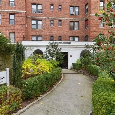 Image 2 - 1 Broad Parkway, City of White Plains, NY 10601, USA - Apartment for sale