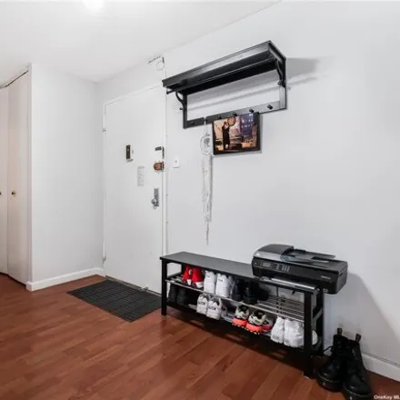 Image 9 - 338 Burns Street, New York, NY 11375, USA - Apartment for rent