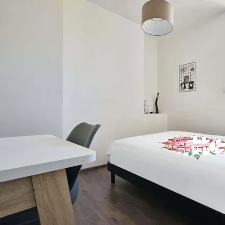 Rent this 1 bed room on 59 Rue Ponsardin in 51100 Reims, France