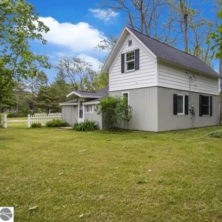 Image 3 - 3817 Wemple Rd, Traverse City, Michigan, 49686 - House for sale