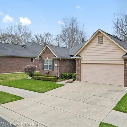 Image 2 - 53714 Pine Creek Court, Shelby Charter Township, MI 48316, USA - Condo for sale