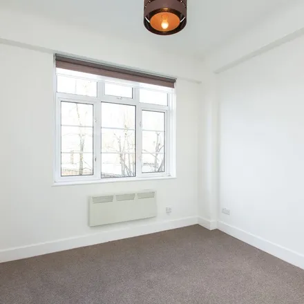 Rent this 2 bed apartment on Grove End Gardens in 33 Grove End Road, London