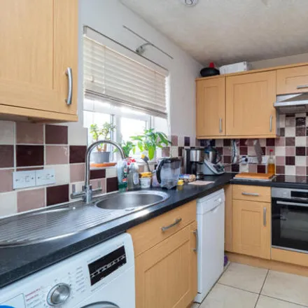 Image 2 - 55 Bakers Gardens, London, SM5 2SF, United Kingdom - House for sale