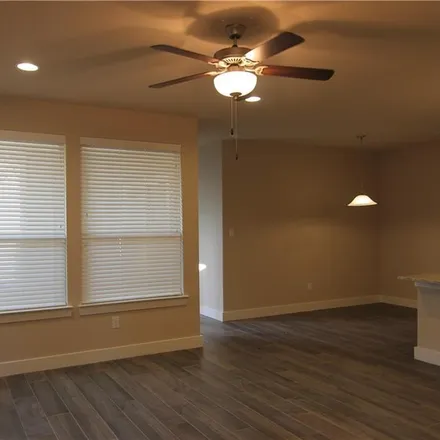 Image 4 - 913 Crystal Brook Cove, New Braunfels, TX 78130, USA - Townhouse for rent
