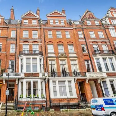 Rent this 3 bed apartment on 60b Cadogan Square in London, SW1X 0JS