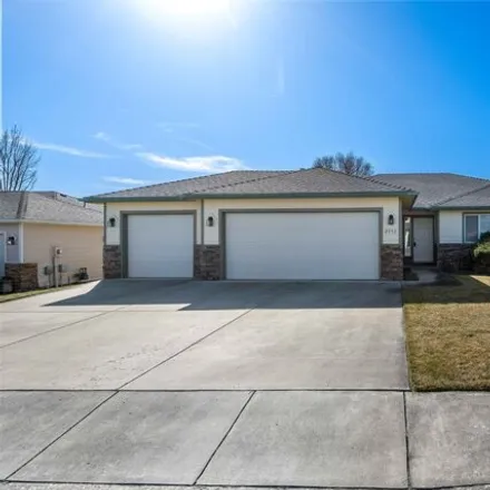 Buy this 3 bed house on 2960 Sawgrass Loop in Richland, WA 99354