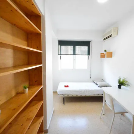 Rent this 5 bed room on Avinguda de Blasco Ibáñez in 107, 46022 Valencia