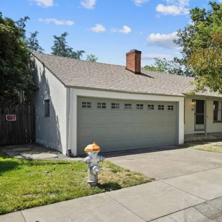 Image 2 - 5200 F St, Sacramento, California, 95819 - House for sale