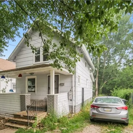 Buy this 3 bed house on 1120 Tampa Avenue in Akron, OH 44314