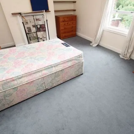 Rent this 5 bed townhouse on Cliftonwood Crescent in Bristol, BS8 4TU