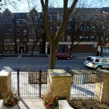 Buy this 6 bed apartment on 550 West Oakdale Avenue in Lake View East, Chicago