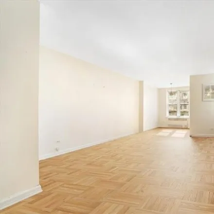 Image 4 - 205 East 238th Street, New York, NY 10470, USA - Apartment for sale