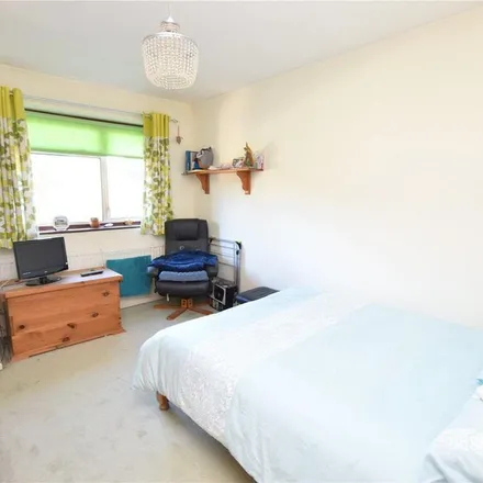 Rent this 3 bed apartment on Freshwell Avenue in London, RM6 5DS