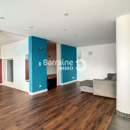 Rent this 3 bed apartment on Résidence du Cré in Rue du Cré, 29160 Crozon