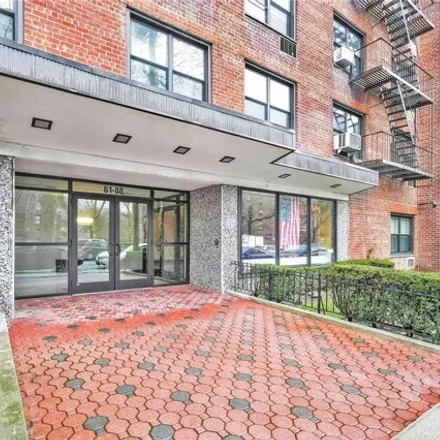 Image 3 - 61-88 Dry Harbor Road, New York, NY 11379, USA - Apartment for sale