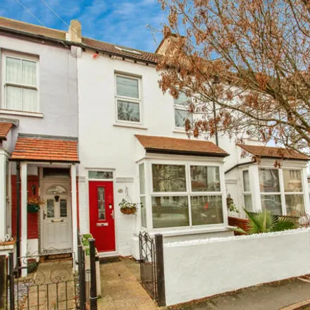 Buy this 3 bed townhouse on Wellington Avenue in Southend-on-Sea, SS0 9UR
