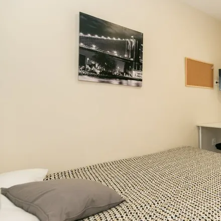 Rent this 3 bed room on Calle Bolsillo de Santa Paula in 18001 Granada, Spain