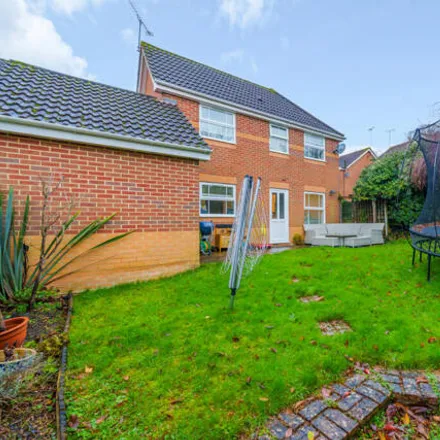 Buy this 3 bed house on The Knoll in West Berkshire, RG31 6GW