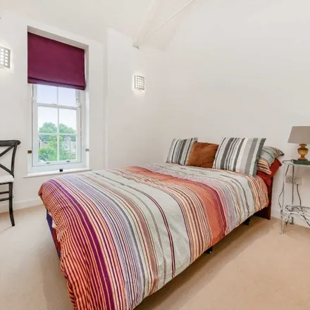 Rent this 2 bed apartment on Tollington Road in London, N7 6DW