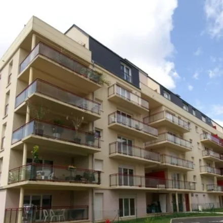 Rent this 3 bed apartment on 30 Rue de la Solitude in 72000 Le Mans, France