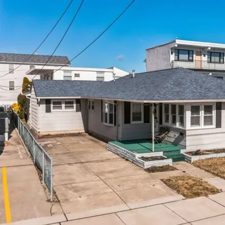 Image 1 - 1668 Ocean Avenue, North Wildwood, Cape May County, NJ 08260, USA - House for sale