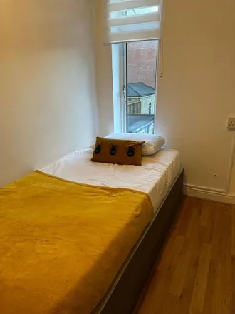 Rent this 1 bed room on Links Chinese Take Away in Stanley Street, Bracebridge