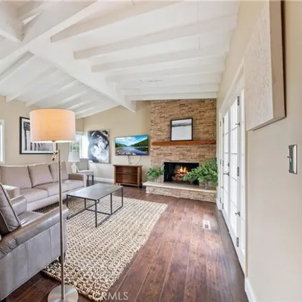 Image 3 - 407, 407 1/2 Heliotrope Avenue, Newport Beach, CA 92625, USA - Apartment for rent