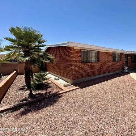 Buy this 3 bed house on 1199 West Edgewater Drive in Pima County, AZ 85704