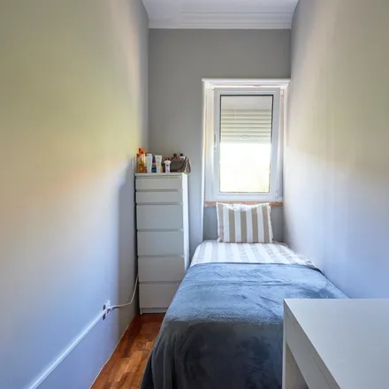 Rent this 6 bed room on Av Eduardo Jorge 26 in Rua Eduardo Jorge, 2700-059 Falagueira-Venda Nova