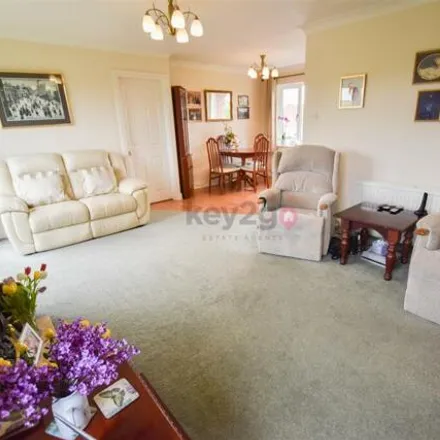 Image 6 - Nether Oak View, Sheffield, S20 2PW, United Kingdom - House for sale