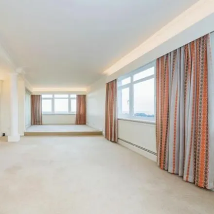 Image 2 - Brampton Tower, Bassett Avenue, Glen Eyre, Southampton, SO16 7FB, United Kingdom - Apartment for sale