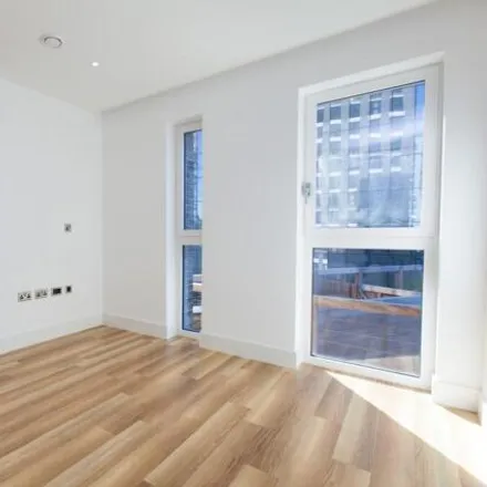Image 4 - Wiverton Tower, 4 New Drum Street, London, E1 7AS, United Kingdom - Room for rent