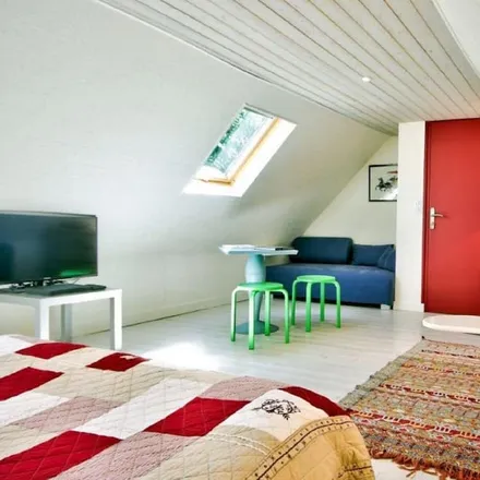 Rent this 2 bed townhouse on Plobannalec-Lesconil in Finistère, France