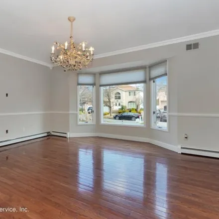 Image 7 - 198 Connecticut Street, New York, NY 10307, USA - House for sale