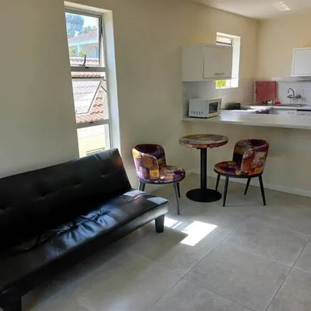 Image 5 - Guildford Place, Ryan Road, Cape Town Ward 57, Cape Town, 7700, South Africa - Apartment for rent