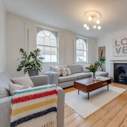 Image 2 - Earl of Essex, 25 Danbury Street, Angel, London, N1 8LE, United Kingdom - Townhouse for sale