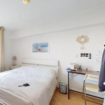 Rent this 4 bed apartment on Saint Clements Mansions in Lillie Road, London
