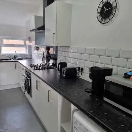 Rent this 2 bed apartment on 109 London Road in Leicester, LE1 7GE