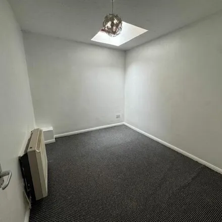 Image 5 - Crown Street, Peterborough, PE1 3HX, United Kingdom - Apartment for sale