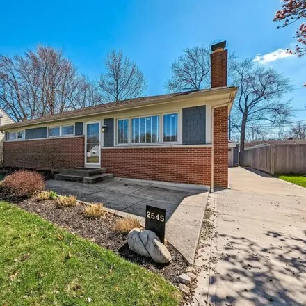 Rent this 3 bed house on 2551 Shrewsbury Road in Upper Arlington, OH 43221