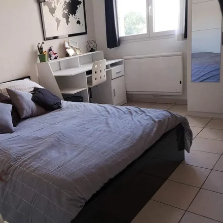 Rent this 2 bed townhouse on unknown Rue du Général et Lieutenant Lavergne in 47300 Bias, France
